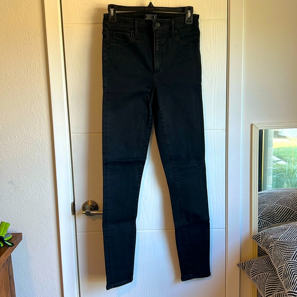 NWT Abercrombie and Fitch black cigarette jean 27L